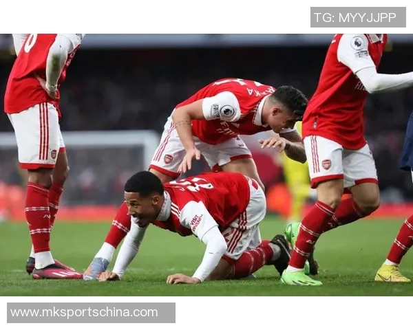 国王杯激战AC米兰绝杀阿森纳引发争议判罚全场沸腾 国王杯激战AC米兰绝杀阿森纳引发争议判罚全场沸腾