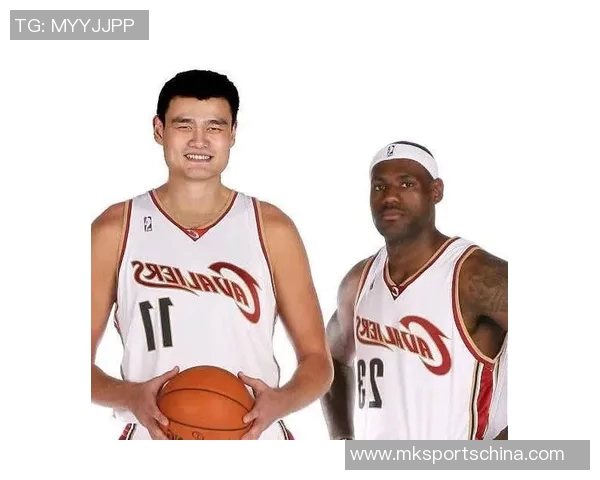 姚明与詹姆斯的篮球传奇相遇：跨越时代的友谊与竞技精神