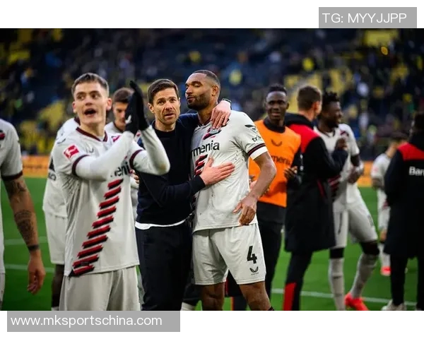 德甲激战：热刺与皇马战平引发全场惊呼精彩瞬间回顾