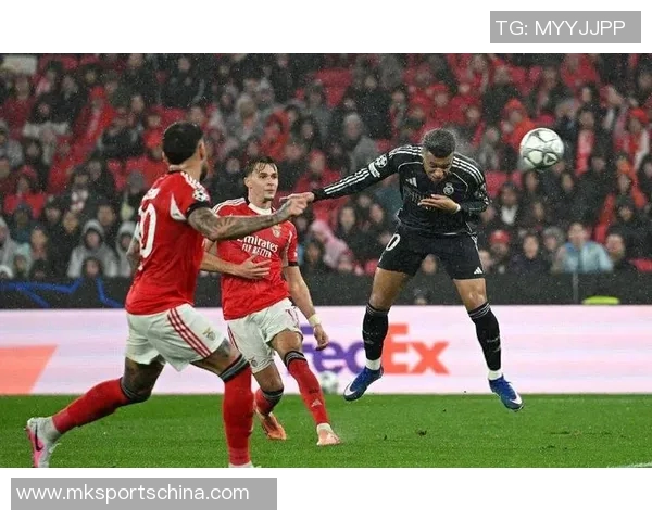 欧冠激战：AC米兰力克本菲卡全场沸腾瞬间回顾