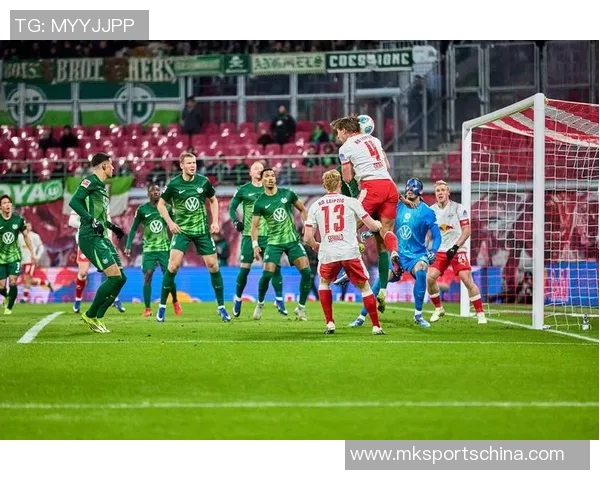 莱比锡逆转曼联全场沸腾精彩瞬间回顾与战报分析 莱比锡逆转曼联全场沸腾精彩瞬间回顾与战报分析