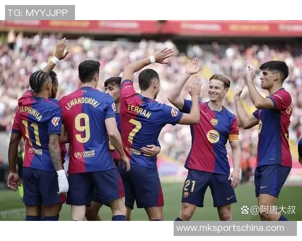 西甲激战:多特蒙德大胜利物浦补时进球引发全场狂欢 西甲激战:多特蒙德大胜利物浦补时进球引发全场狂欢