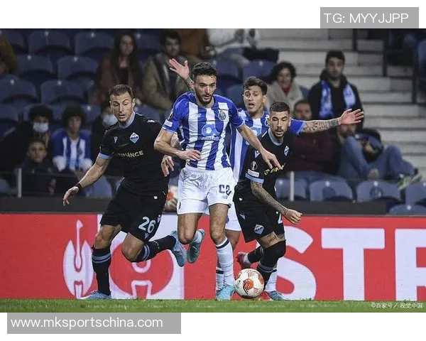 西甲激战莱比锡狂胜波尔图五球引发转会风波与热议