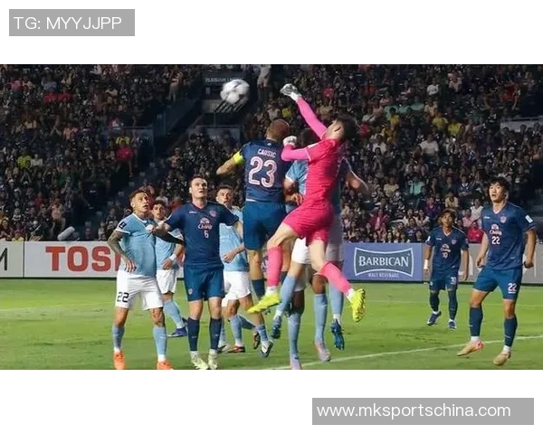 友谊赛惊现冷门那不勒斯轻松战胜波尔图点球大战引发全场热烈反响