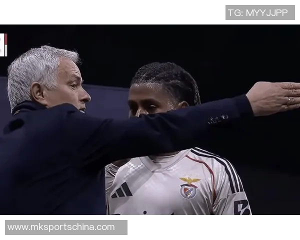 友谊赛精彩瞬间里昂逆转本菲卡帽子戏法引发争议判罚